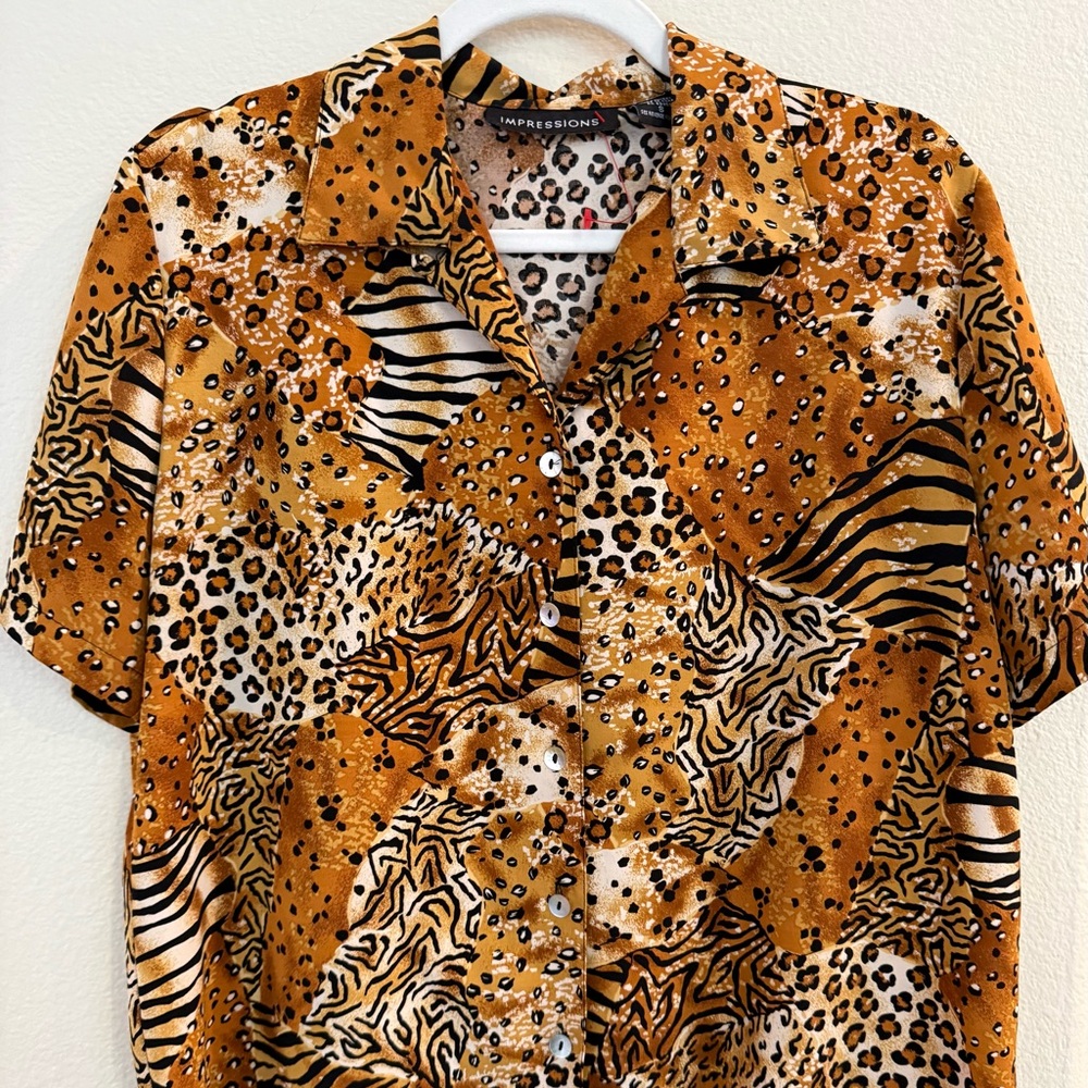 Women's  Blouse Animal Print Button Up Short Sleeve Size S brand Impressions